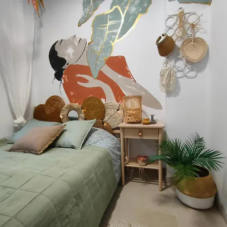 شقة Hola لقنت