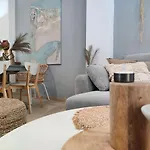 شقة Hola *